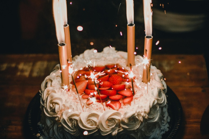 What to Write on a Cake for a 35th Birthday: Creative Ideas for Him and Her